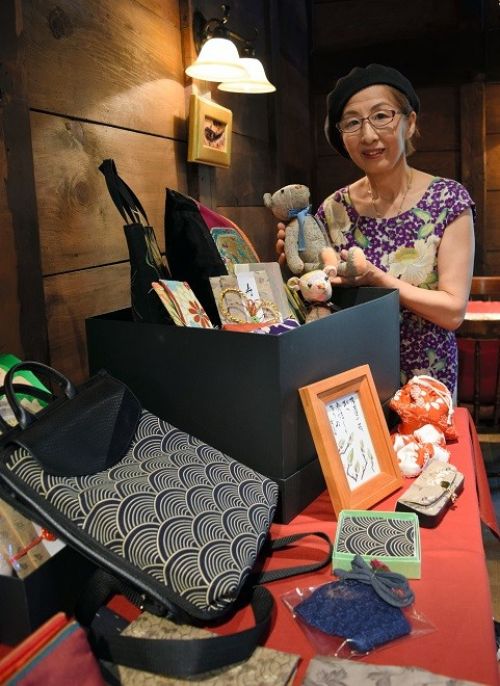 đa dạng vật dụng được làm từ kimono của người đã khuất đa dạng vật dụng được làm từ kimono của người đã khuất